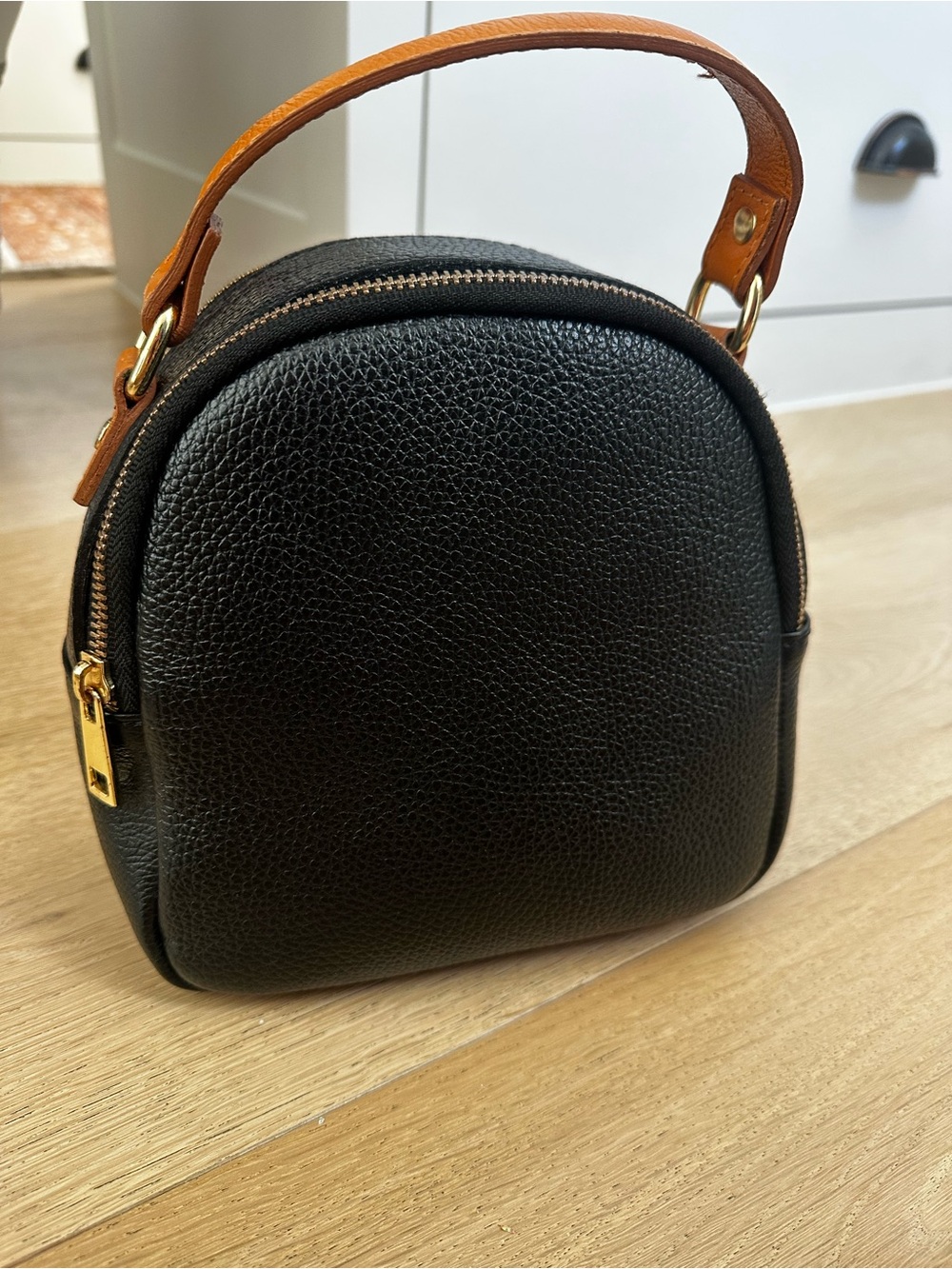 Divina Firenze Black Pebbled Leather convertible Mini backpack & Crossbody Bag - Picture 7 of 16